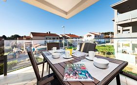 Sunny Day - Apartment With Parking